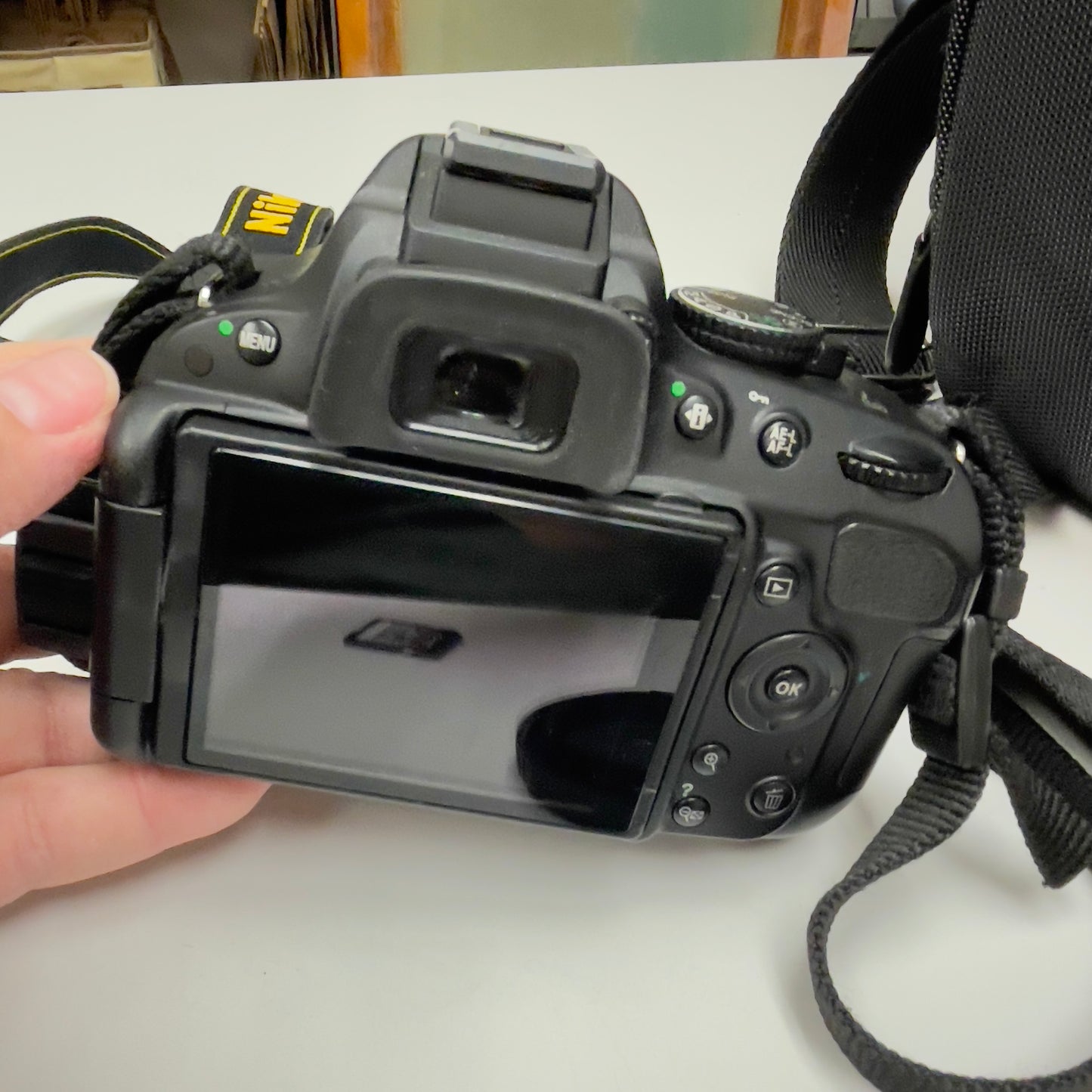 Nikon D5100 DSLR Camera Bundle – with 18-55mm VR Lens, 50mm f/1.8G Prime Lens, Bag, Charger & SD Card