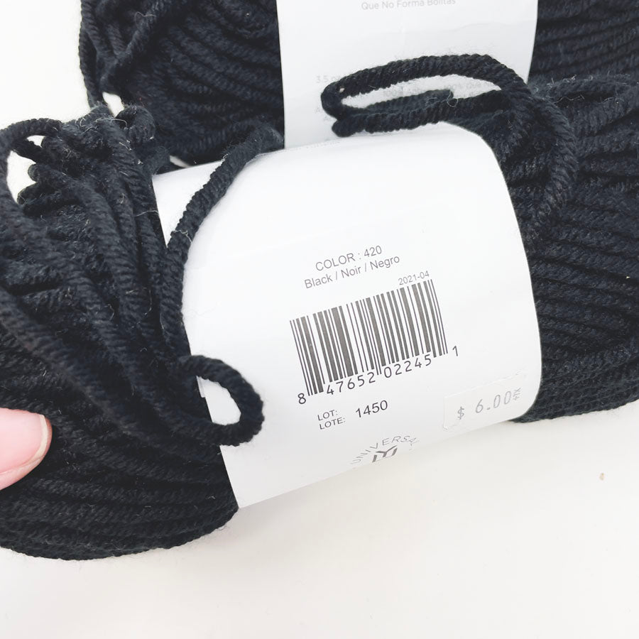 Universal Yarn Uptown Super Bulky Yarn - Black (1)