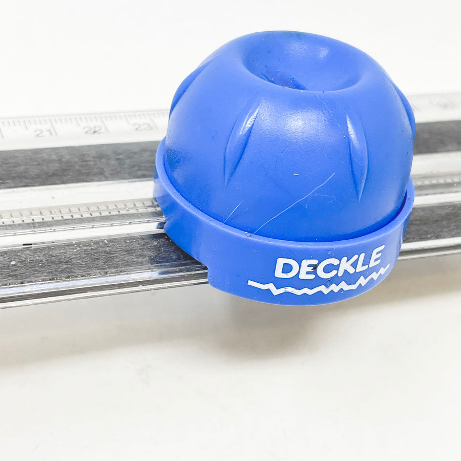 We R Memory Keepers Magnetic Anywhere Twist Trimmer - Deckle