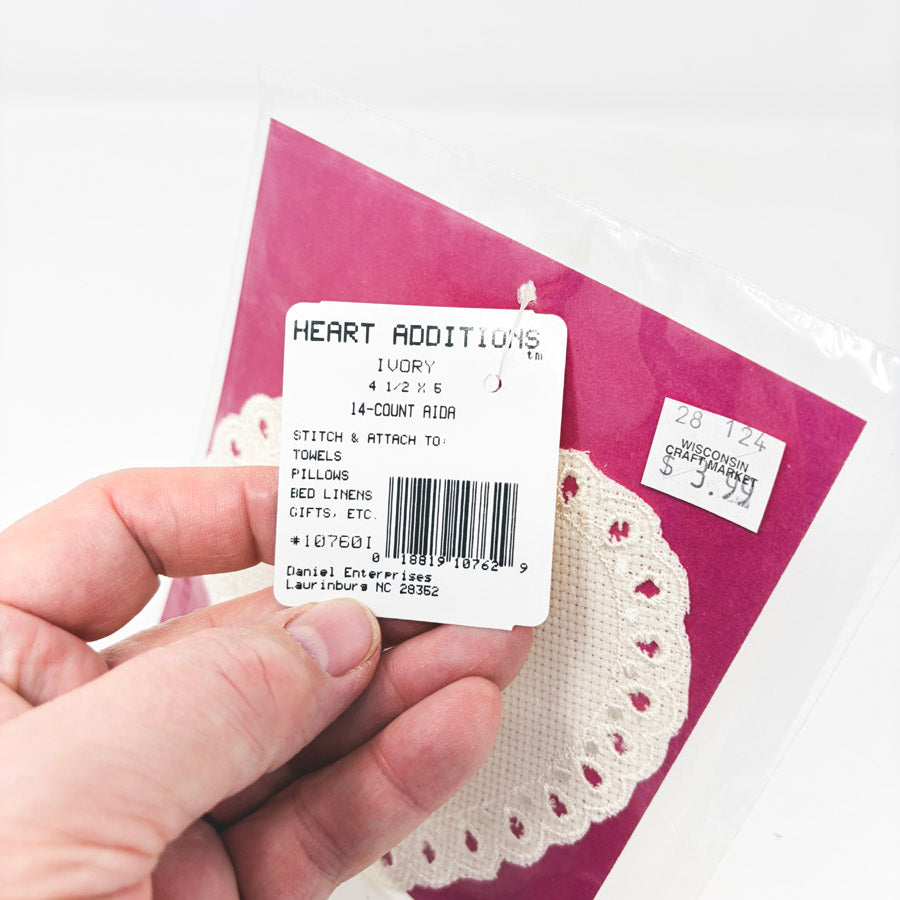 Crafter's Pride 14 ct Aida Eyelet Trim Heart - Ivory