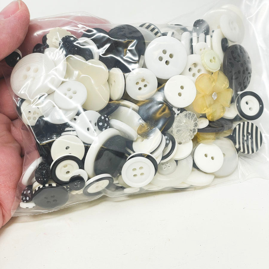 B&W Decorative Plastic Buttons