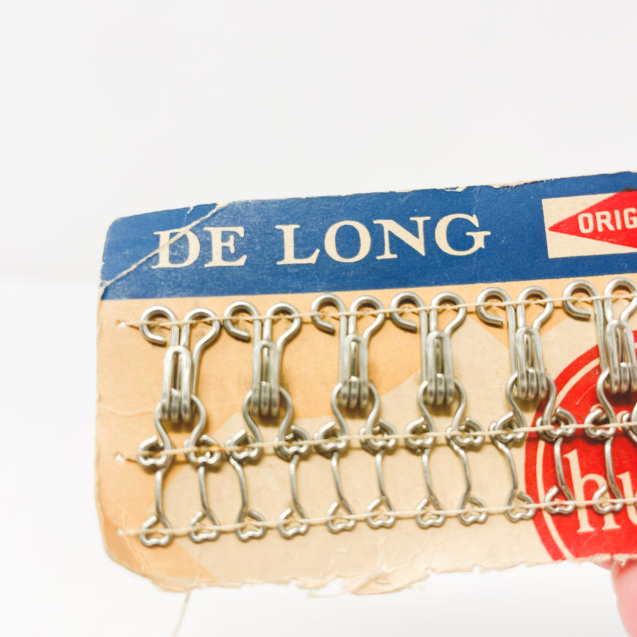 De Long Hooks and Eyes