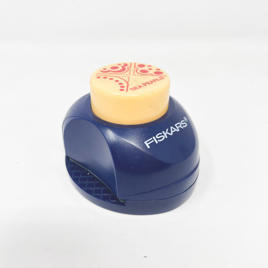Fiskars Corner Hole Punch - Pick a Design