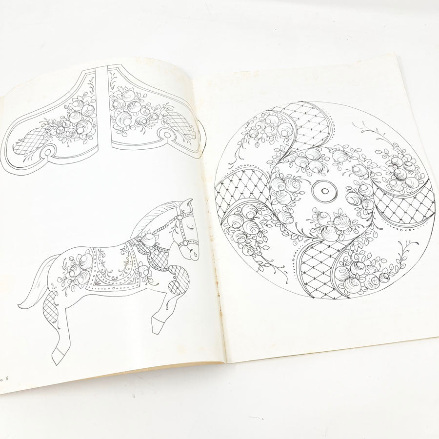 Holly Sprigs – Mulberry Hill Folk Painting Design Book