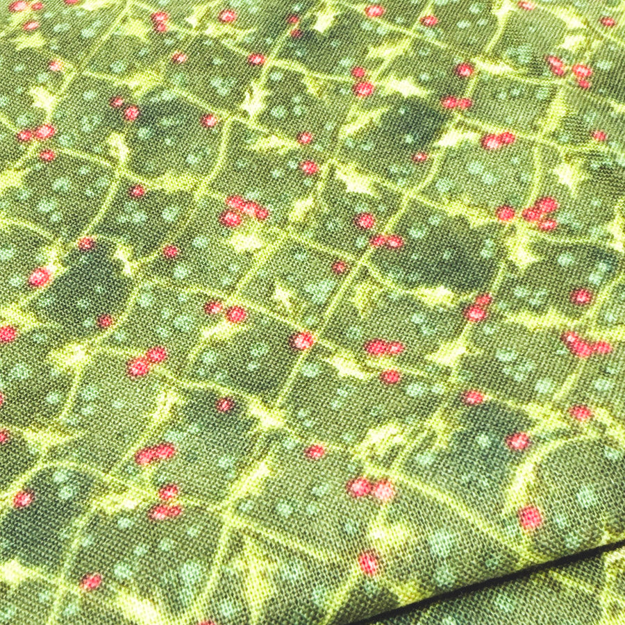 42" x 53" Nancy Hoffman Green Holly Cotton Fabric