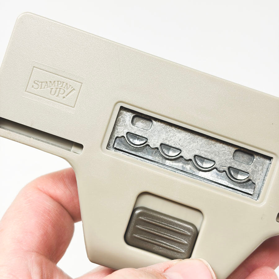 Stampin' Up Scallop Trim Border Punch - w/Sticker