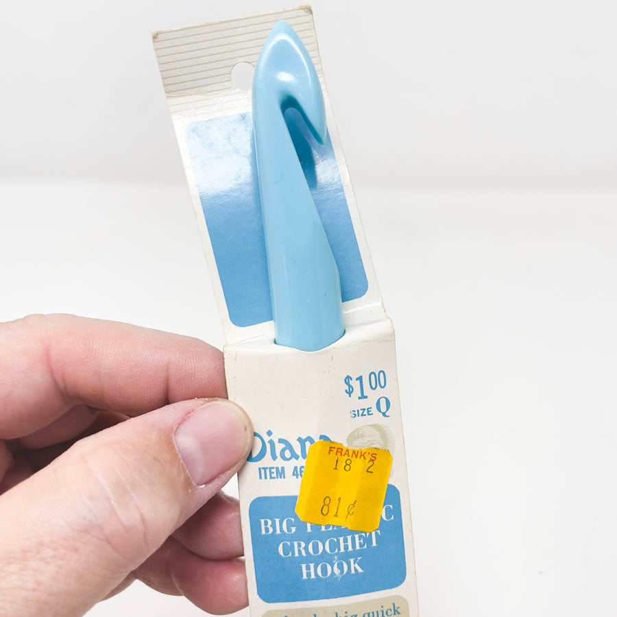 Diana Plastic Blue Crochet Hook - Size Q
