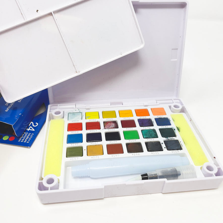 Sakura Koi Watercolor Field Sketch Box Set