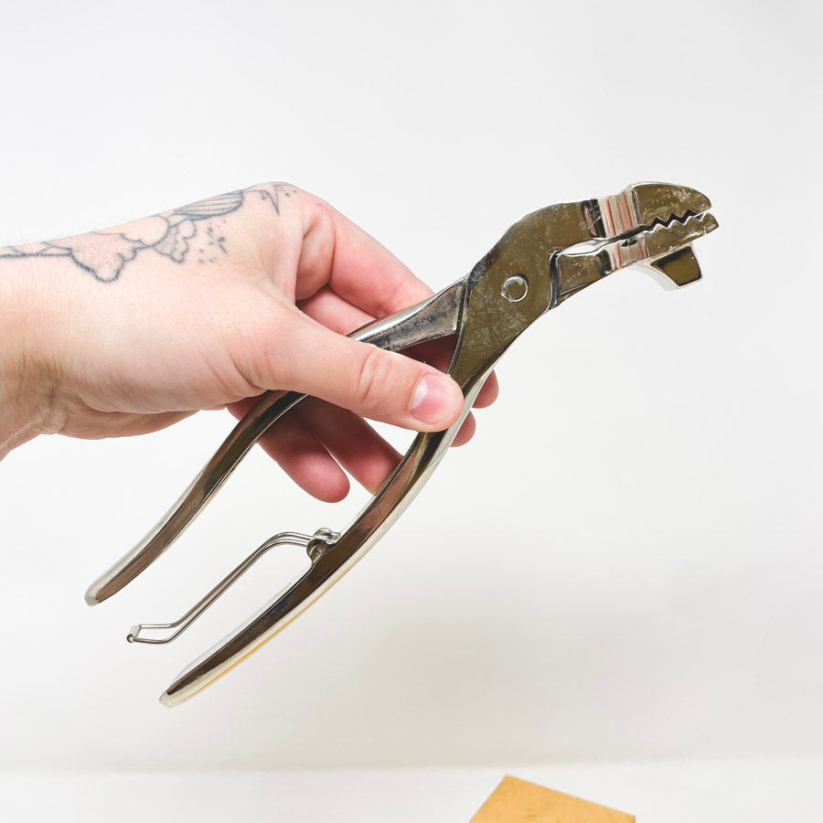 Winsor & Newton Canvas Pliers