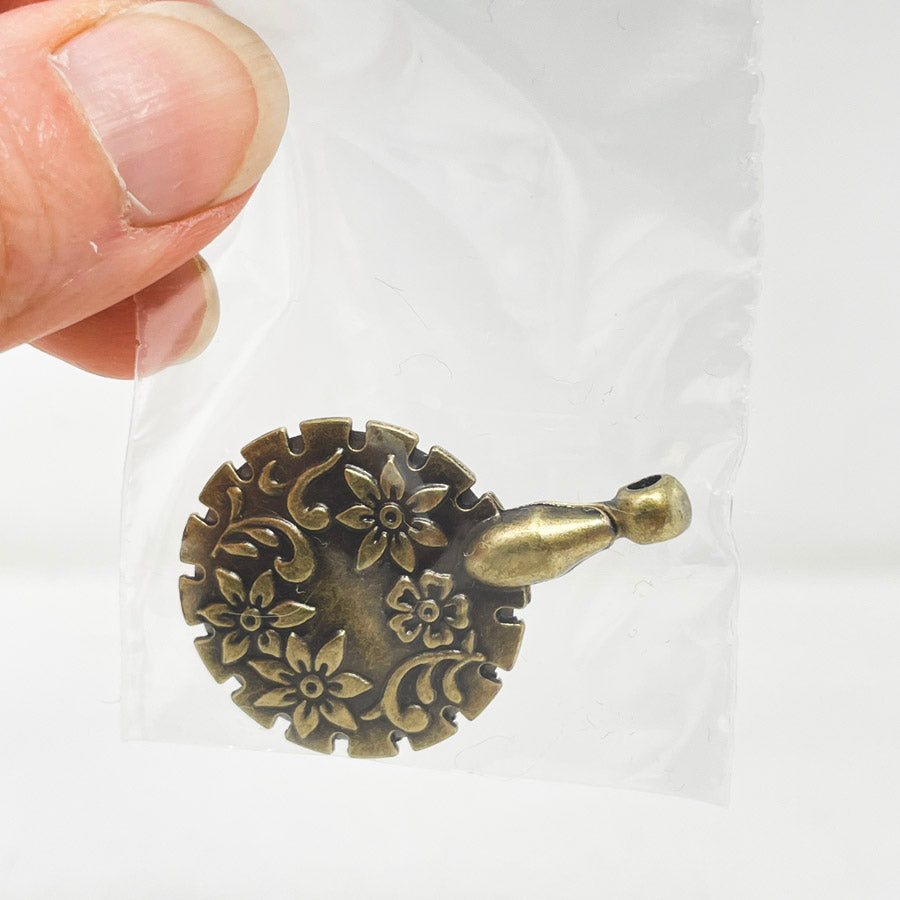 Yarn Cutter Pendant