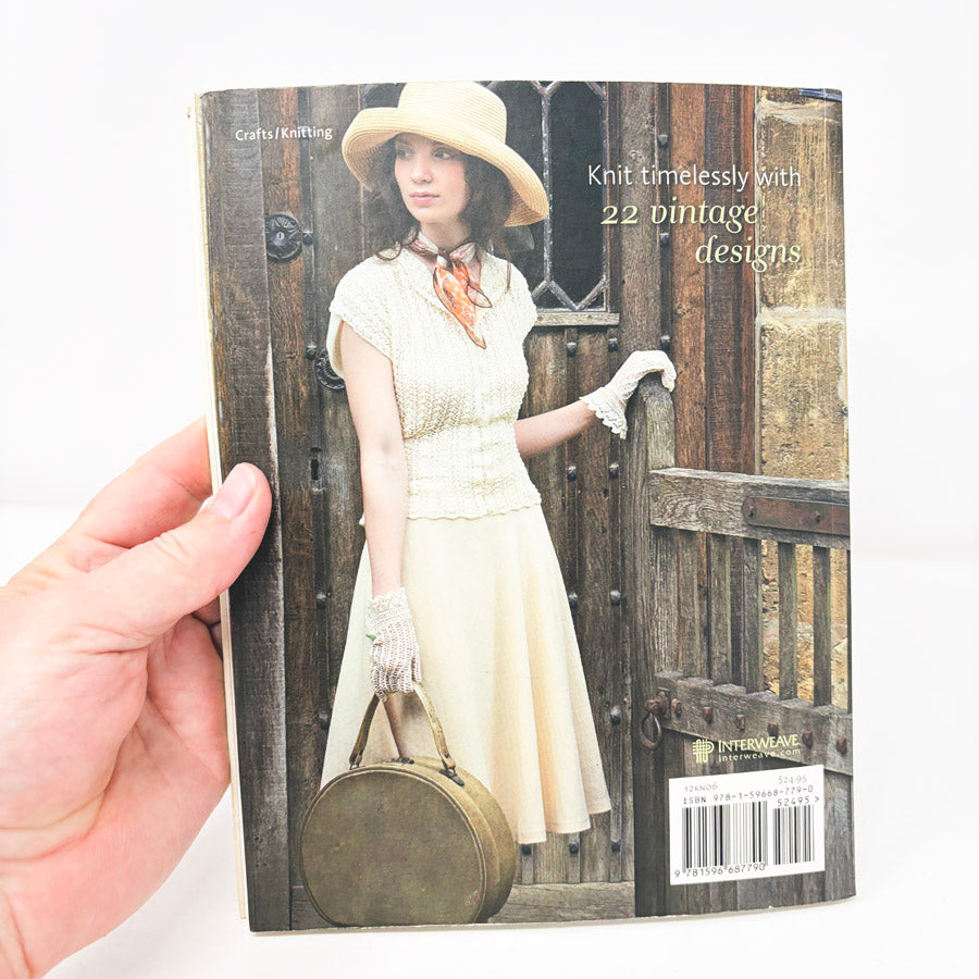 A Handknit Romance: 22 Vintage Designs with Lovely Details by Jennie Atkinson