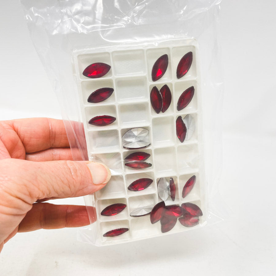 Pack of Ruby Color Horse Eye Rhinestones in Tray