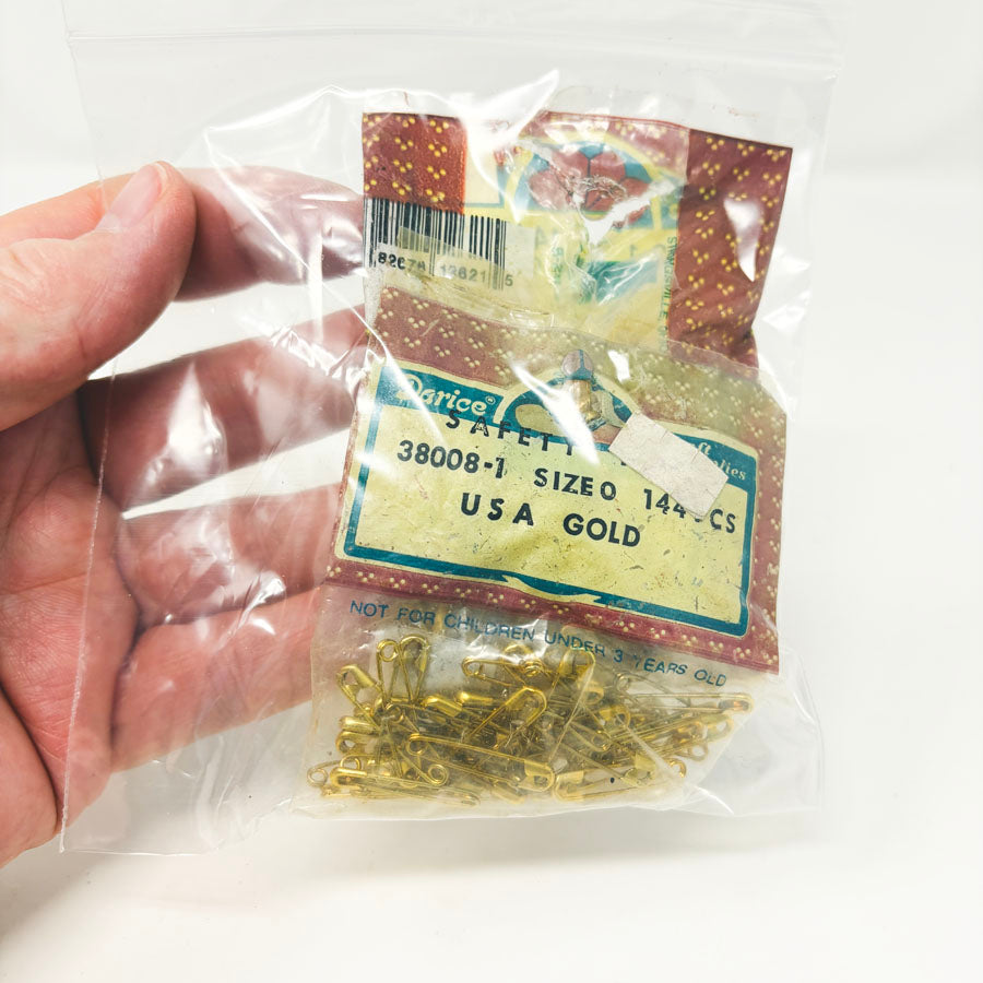 Darice Gold Safety Pin Bundle (1)