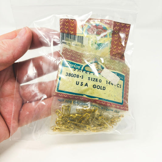 Darice Gold Safety Pin Bundle (1)