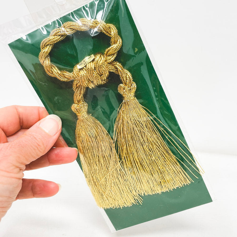 Assorted Metallic Finish Tassles (1)