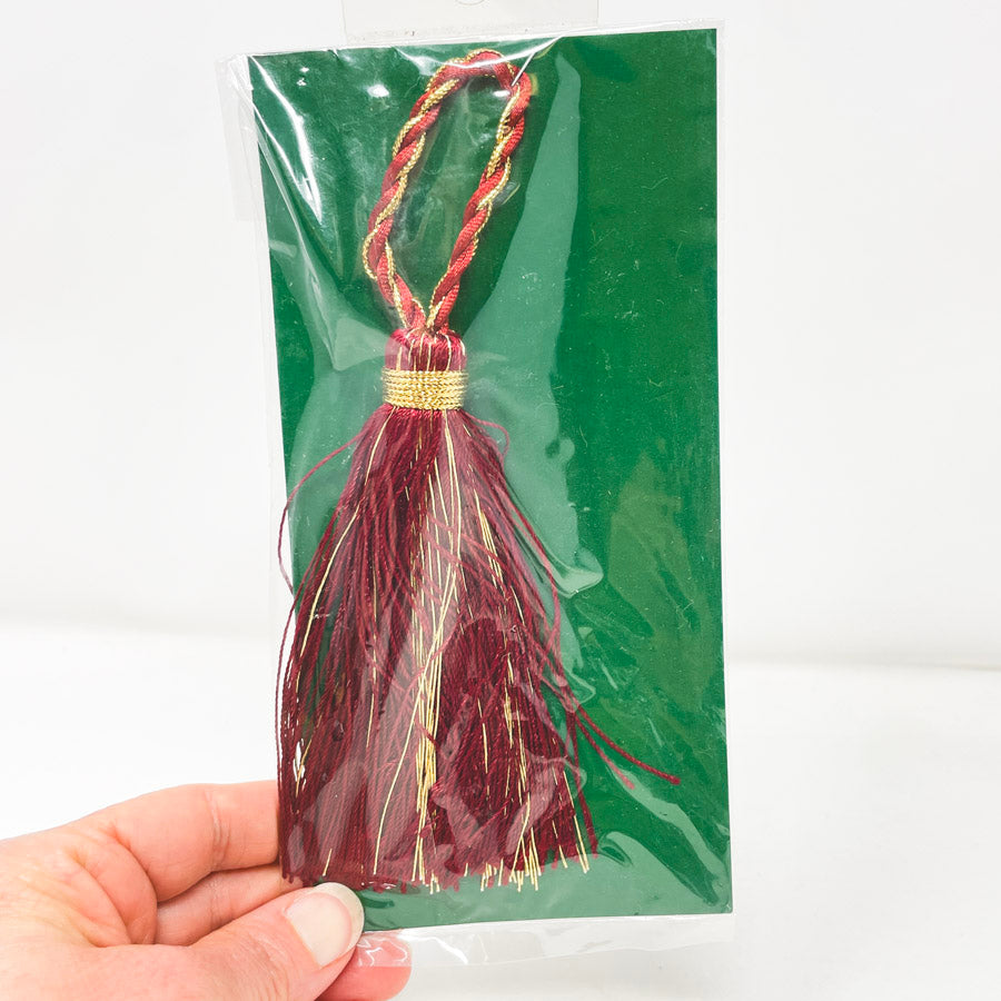 Assorted Metallic Finish Tassles (1)