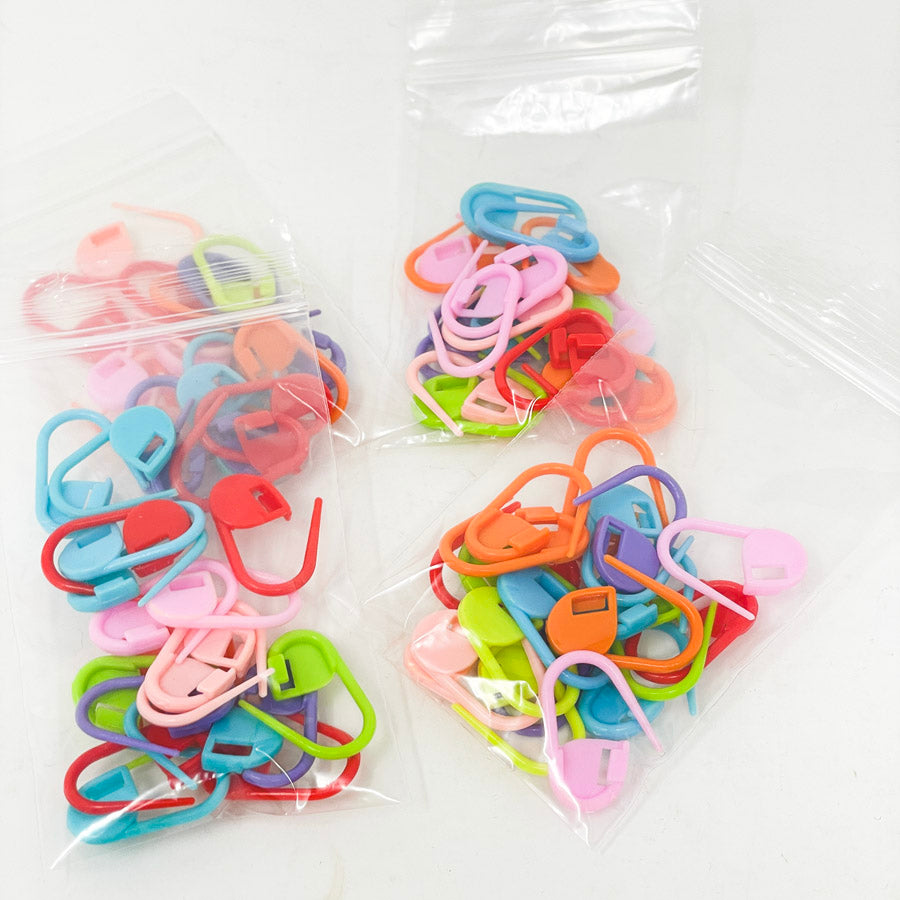 Plastic Locking Stitch Marker Bundle (1)