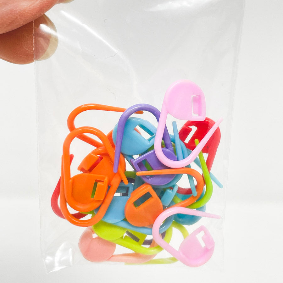 Plastic Locking Stitch Marker Bundle (1)