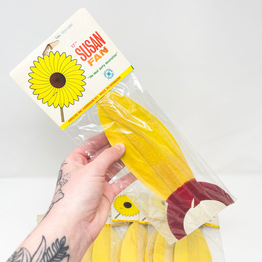 Susan Fan Tissue Decoration 17"