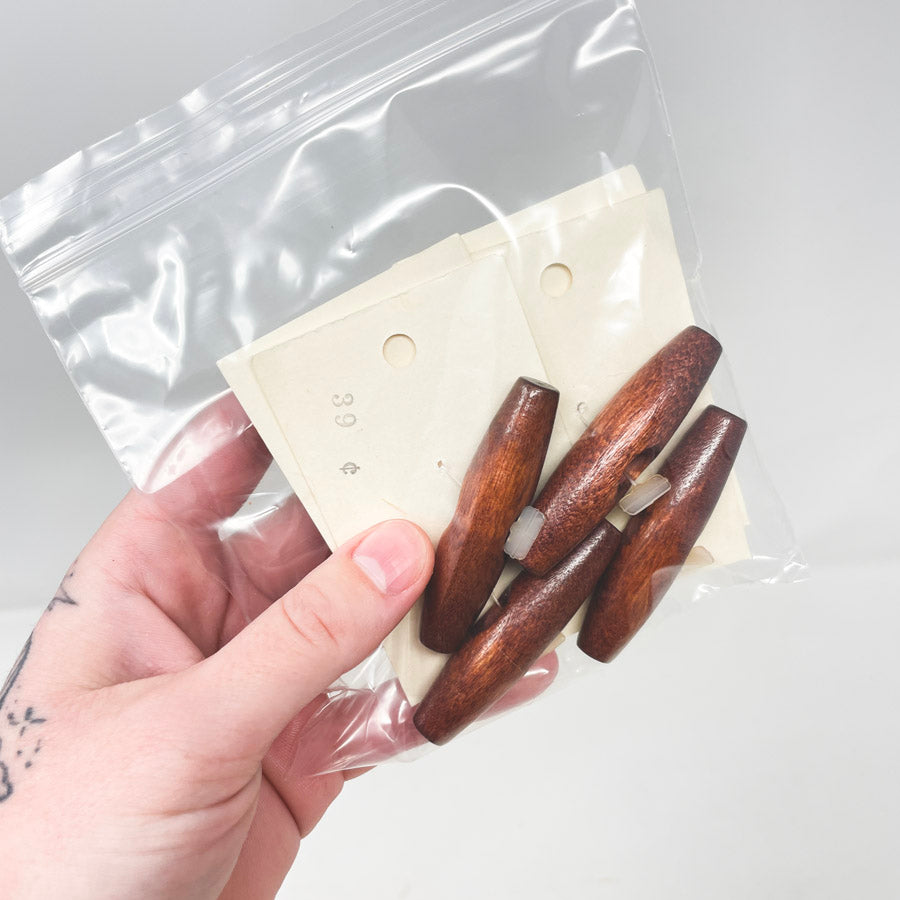 Wood Oblong Toggle Buttons (1)
