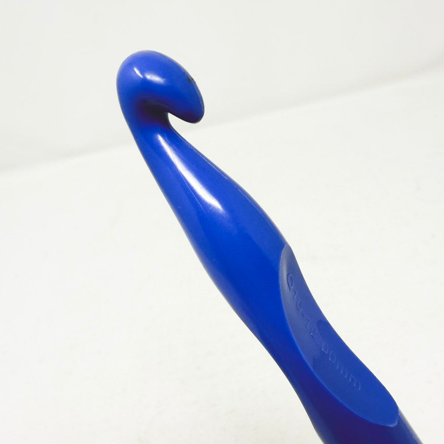 Size Q Plastic Crochet Hook