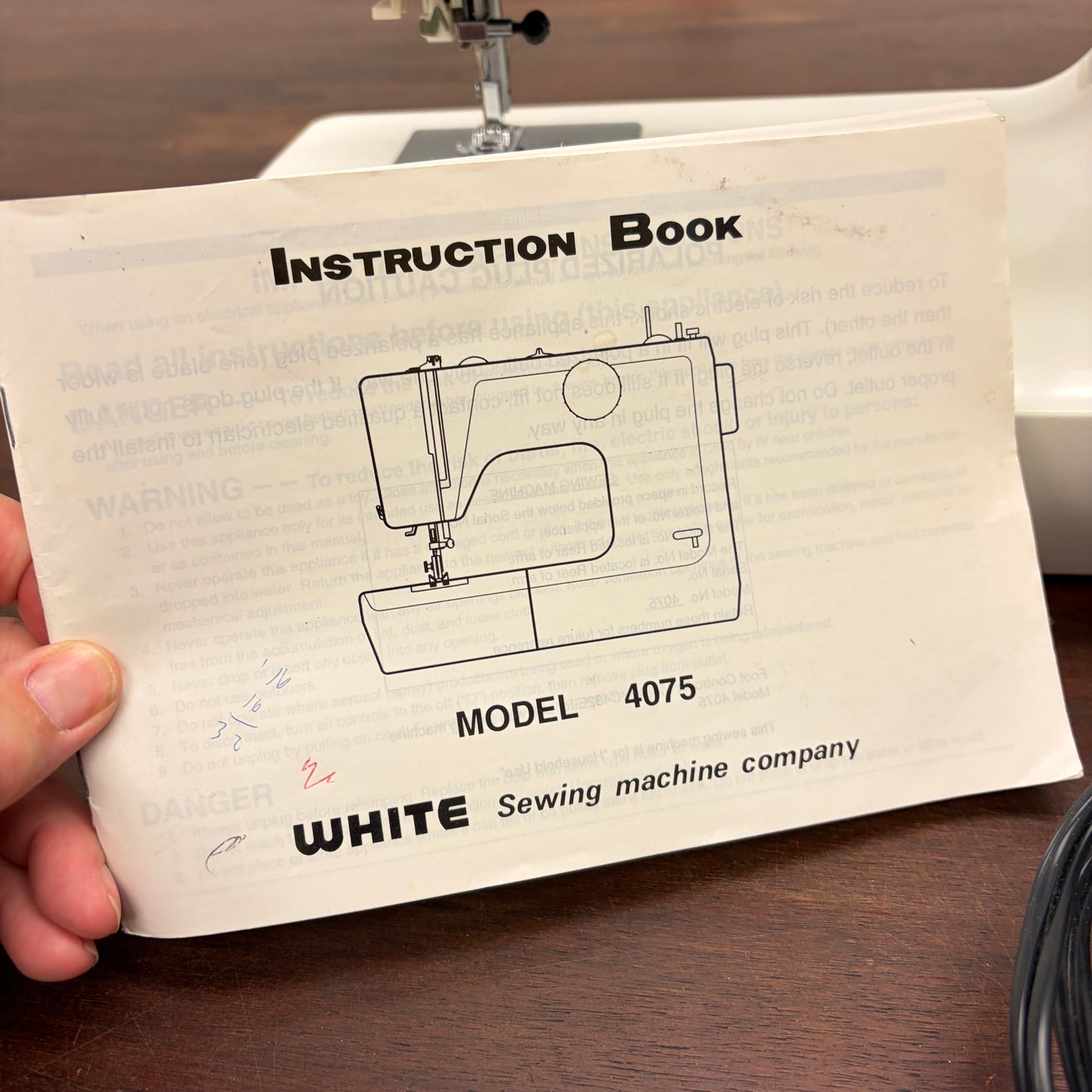 White Sewing Machine – Model 4075 "Jeans"