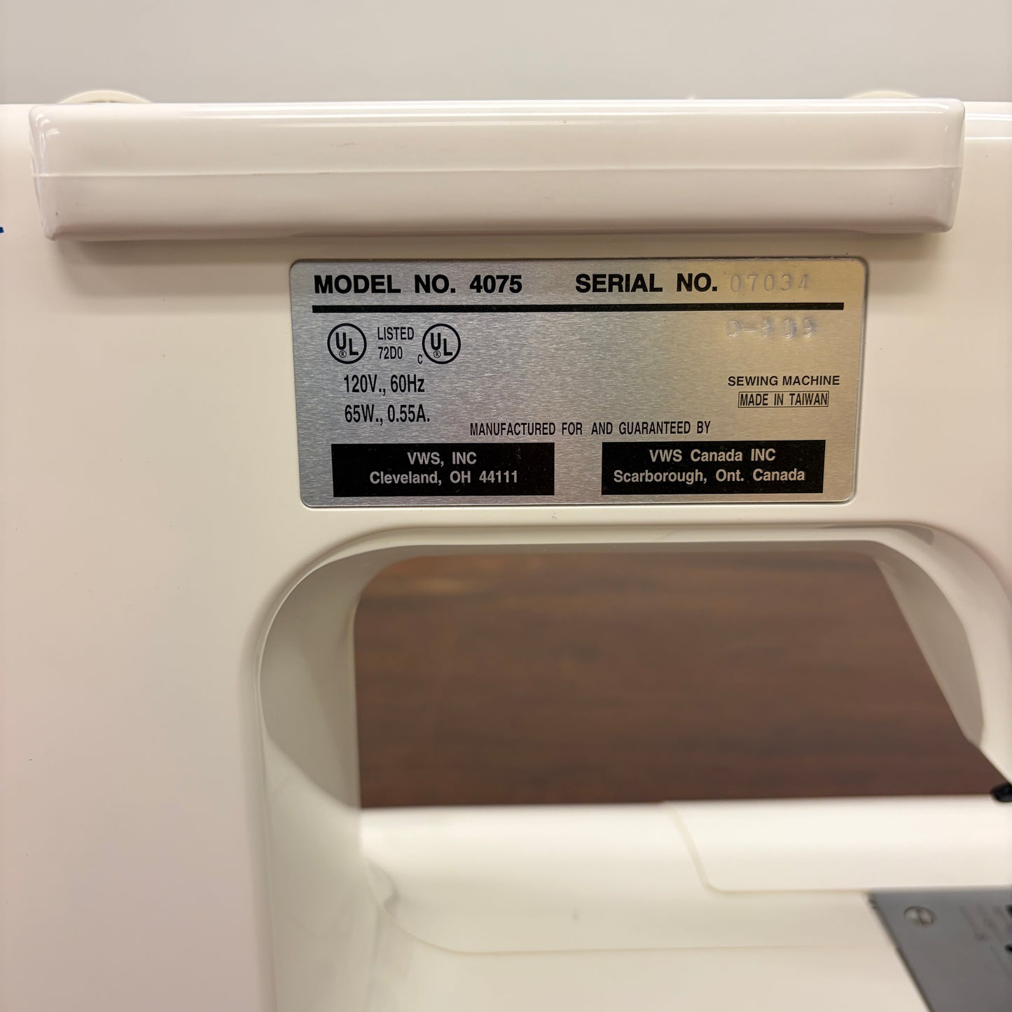 White Sewing Machine – Model 4075 "Jeans"