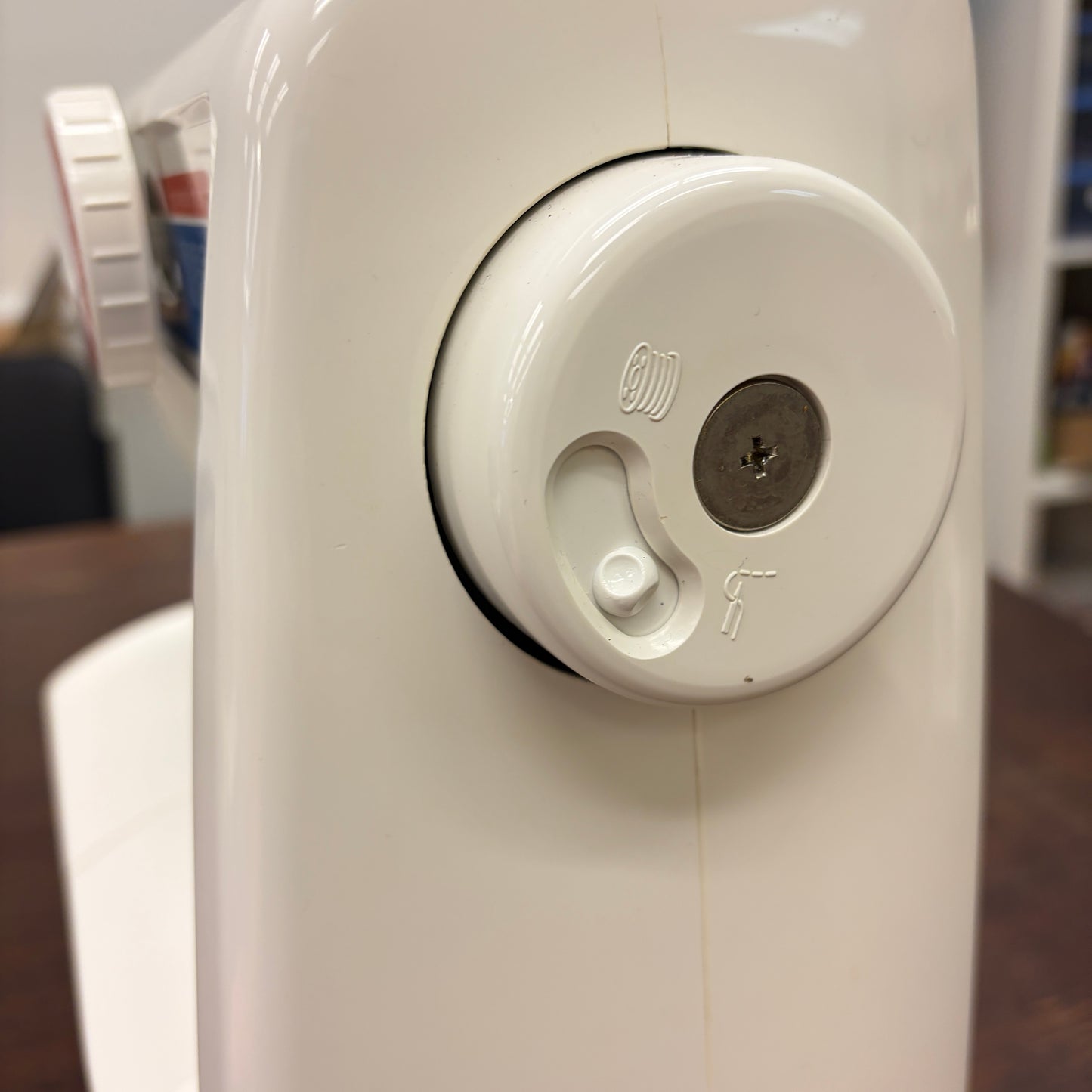 White Sewing Machine – Model 4075 "Jeans"