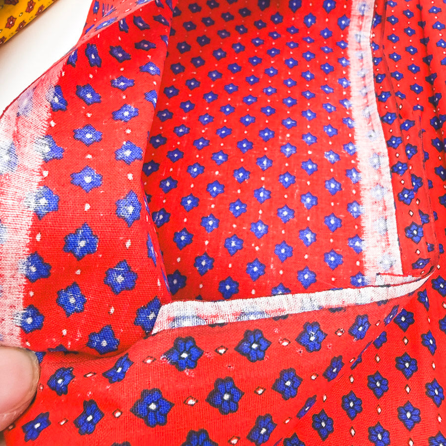 Minimalist Floral Cotton Fabric (1)