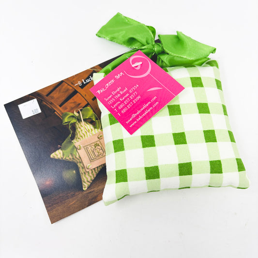 "Lucky" MeMe's Everlastings Pillow Kit by Trail Creek Farm