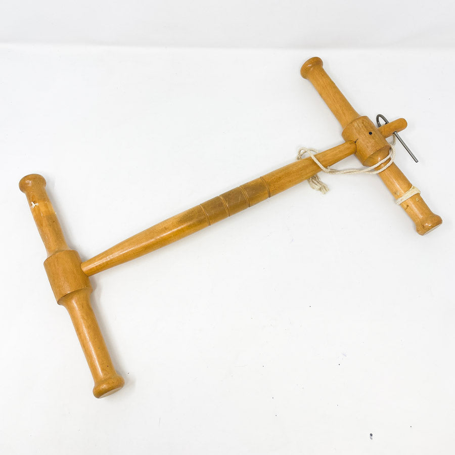 Niddy-Noddy Spinning Tool