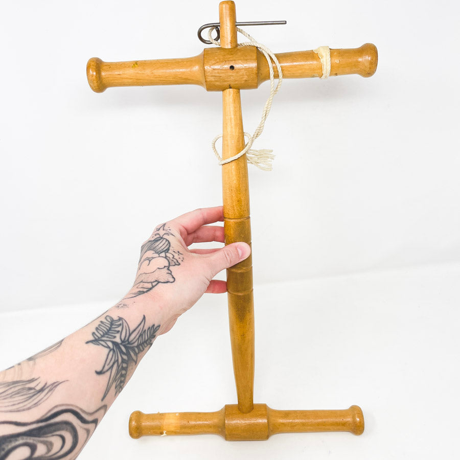 Niddy-Noddy Spinning Tool