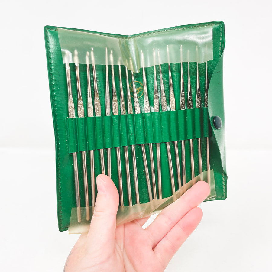 Boye Crochet Metal Hook Set - Green Snap Case