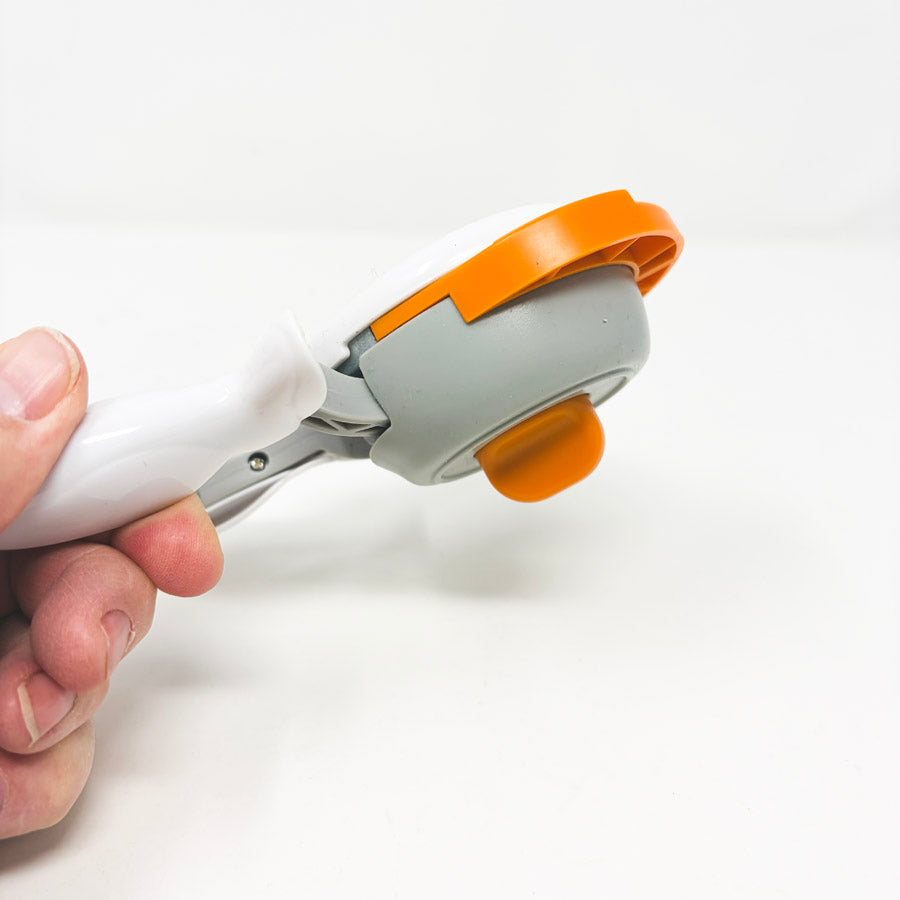 Fiskars 3-in-1 Corner Squeeze Punch