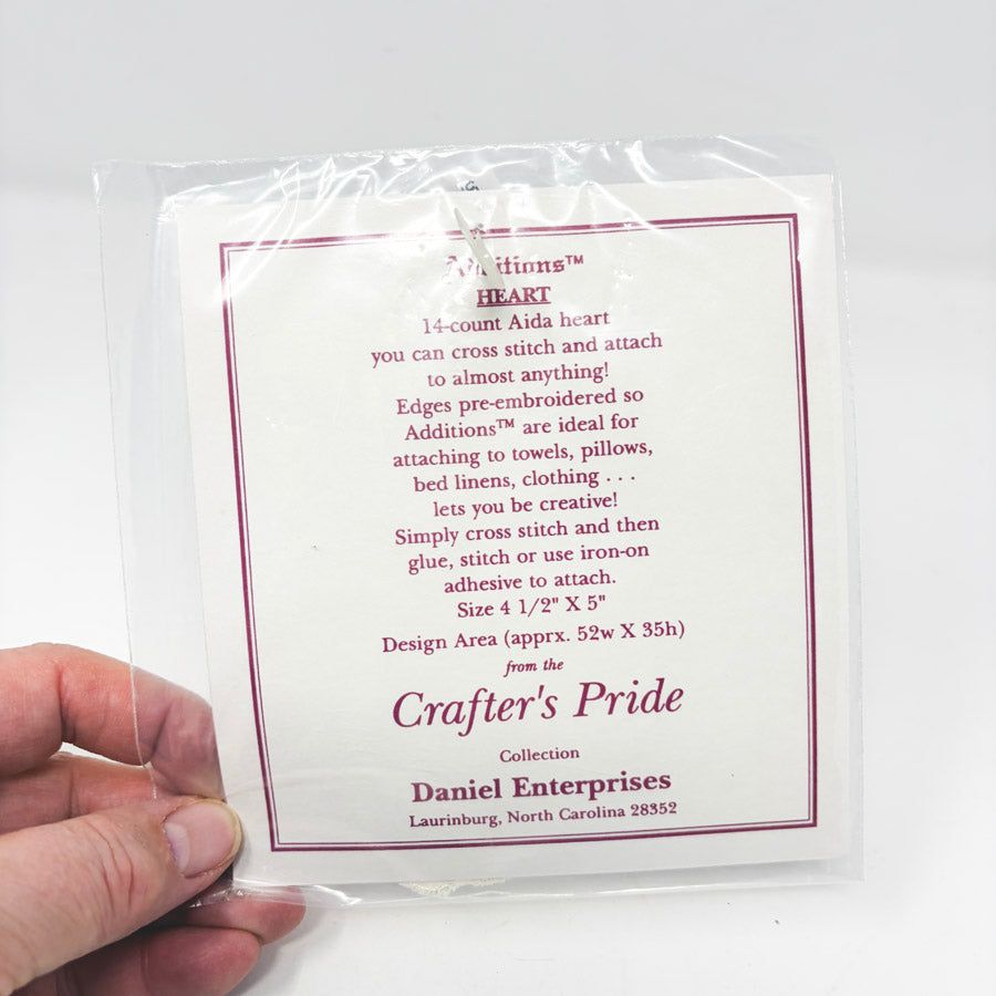 Crafter's Pride 14 ct Aida Eyelet Trim Heart - Ivory