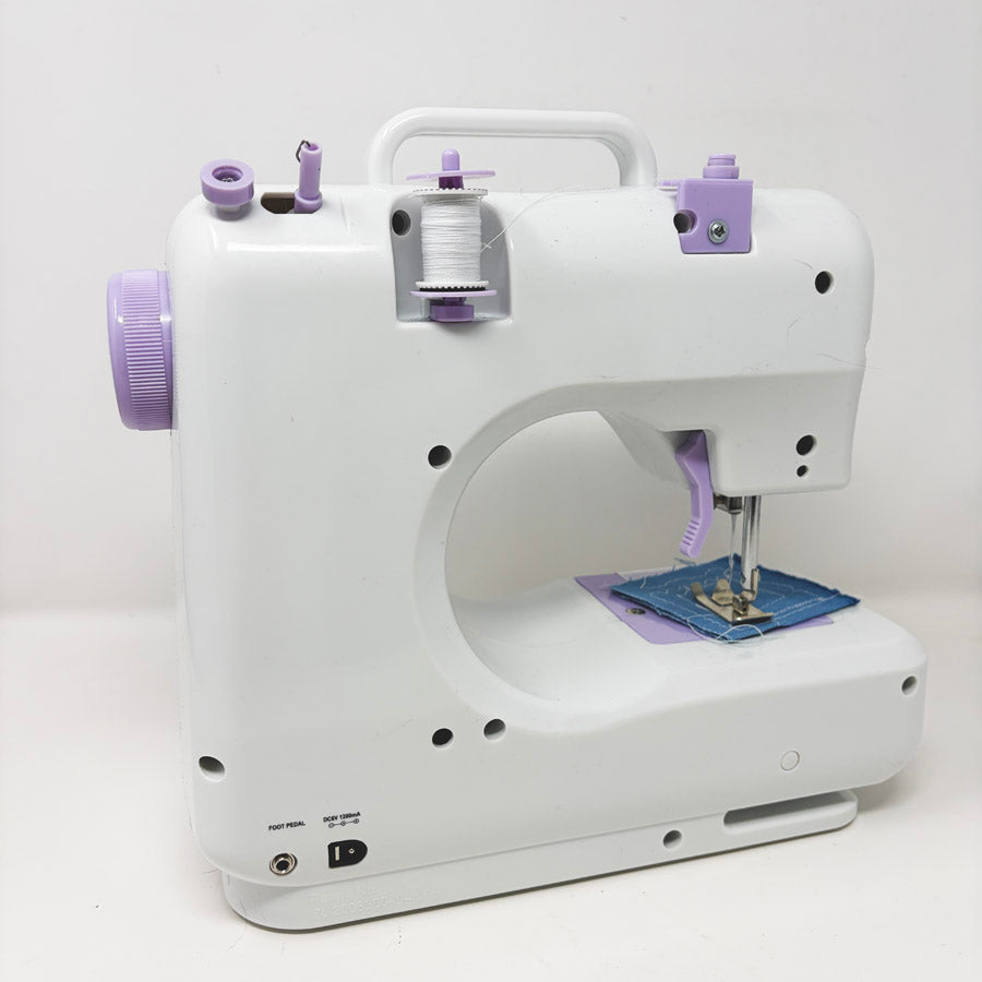 Singer Pixie Plus Sewing Machine – Like New!
