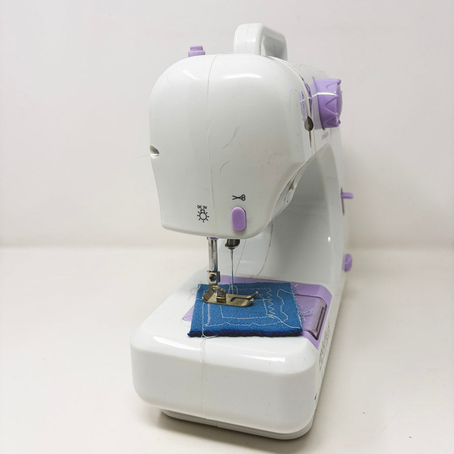 Singer Pixie Plus Sewing Machine – Like New!