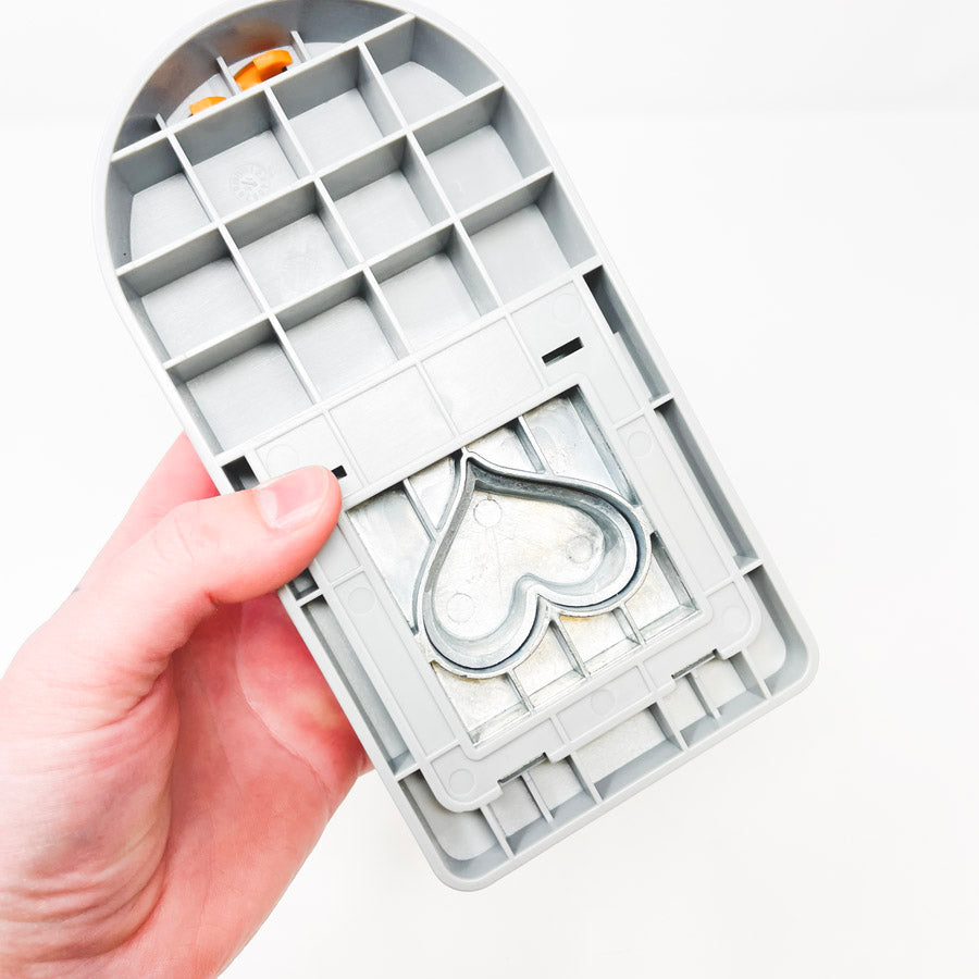 Fiskars Thick Tag Heart Punch