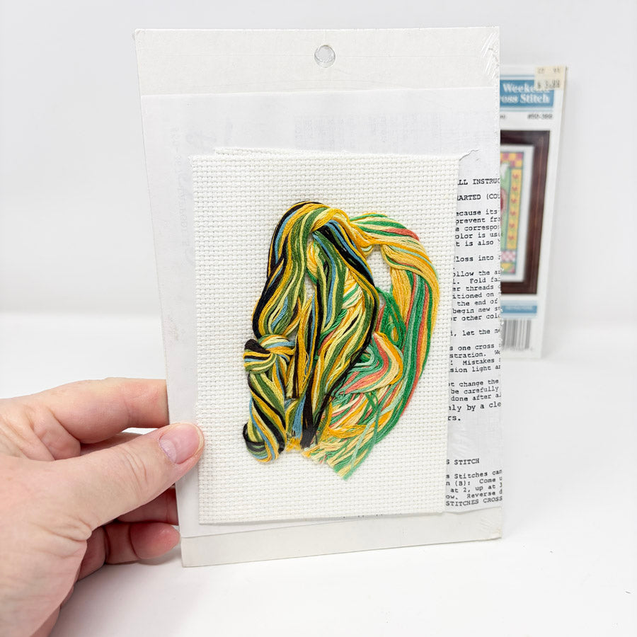 Flowers – LynnCraft Weekend Cross Stitch Kits