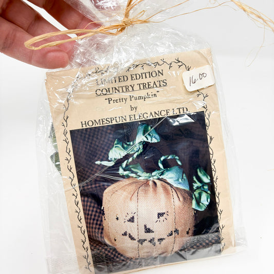 Pretty Pumpkin – Homespun Elegance Cross Stitch Kit