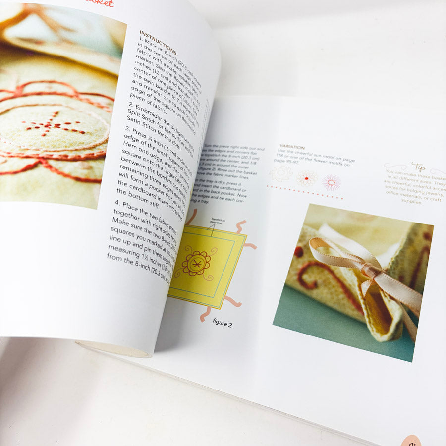 Doodle Stitching – the Motif Collection Book by Aimee Ray