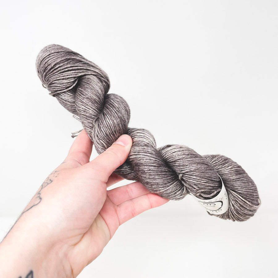Oink Pigments Guild Silk/Linen Yarn – Bittersweet