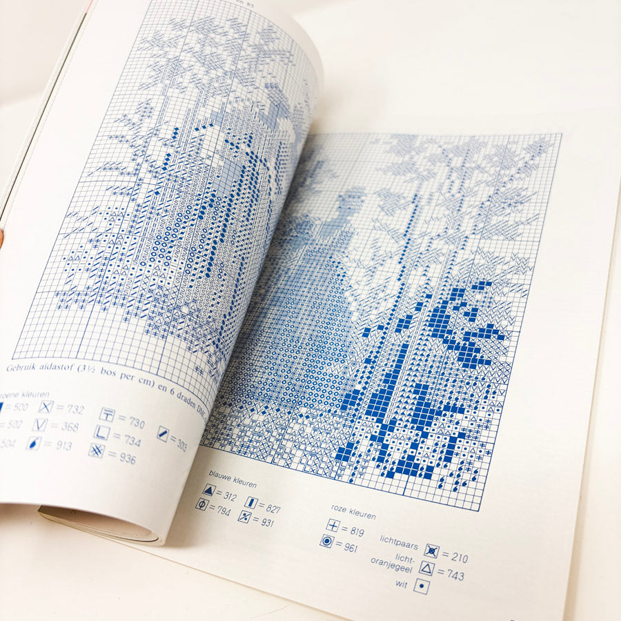 Het kruisstekenboek (The Cross-Stitch Book) by Masano Onoe
