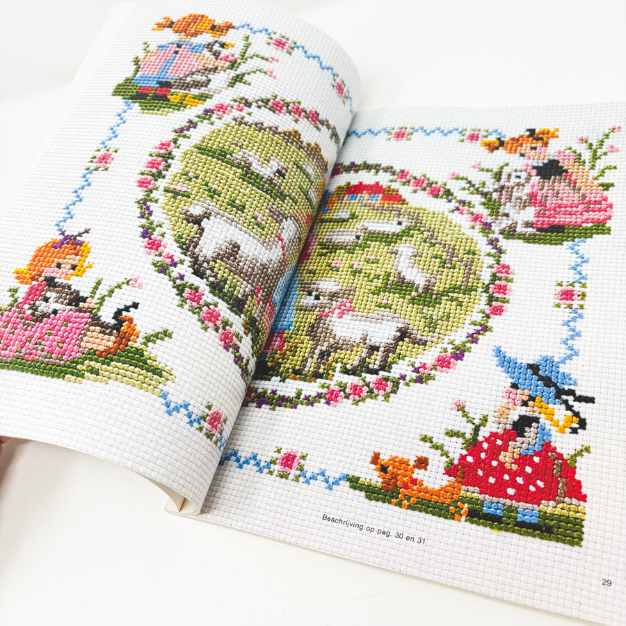 Het kruisstekenboek (The Cross-Stitch Book) by Masano Onoe