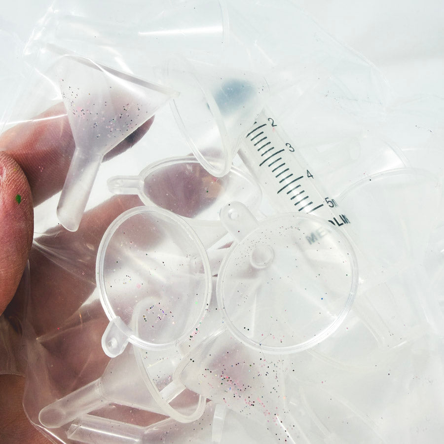 Resin Supplies: Plastic Funnels with Syringe