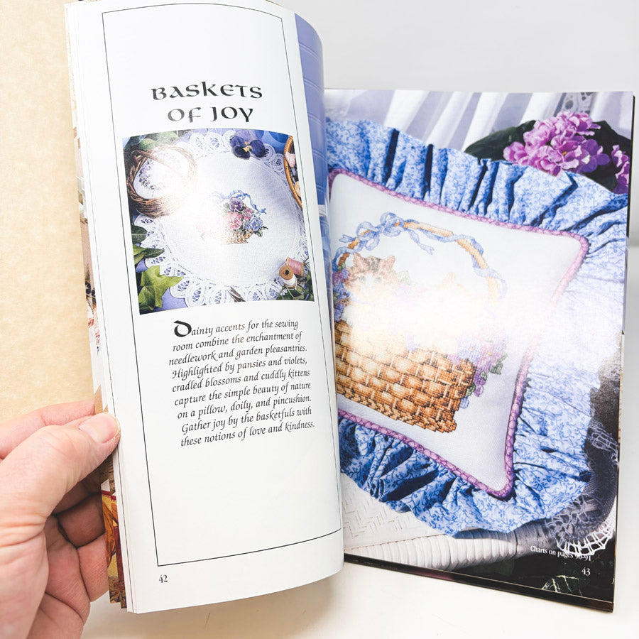 Leisure Arts Christmas Remembered Cross Stitch Pattern Book Series