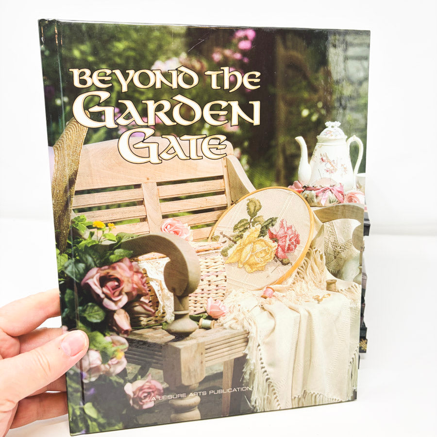 Leisure Arts Christmas Remembered Cross Stitch Pattern Book Series