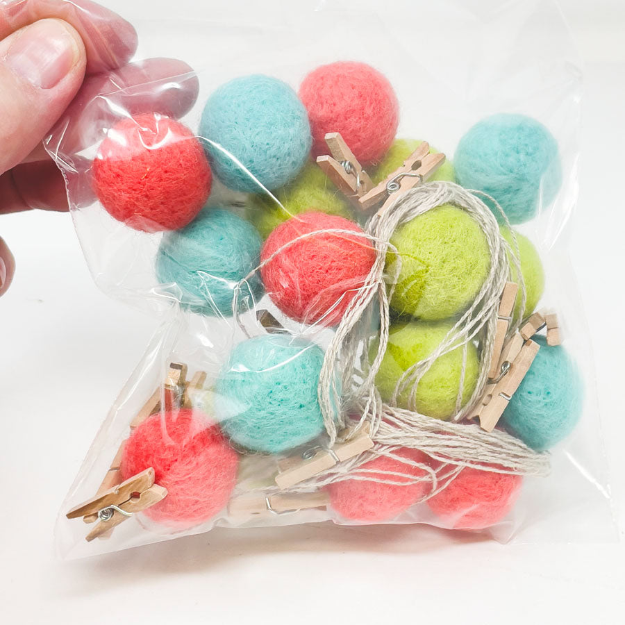 Wool Balls for Stringing with Clips