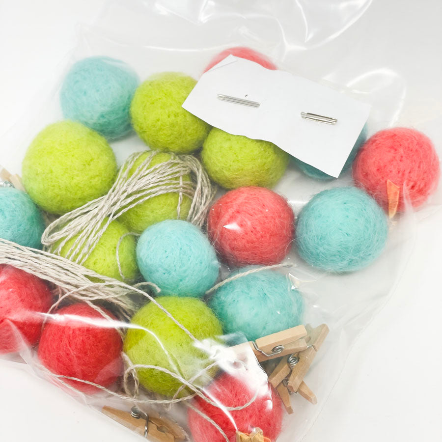 Wool Balls for Stringing with Clips