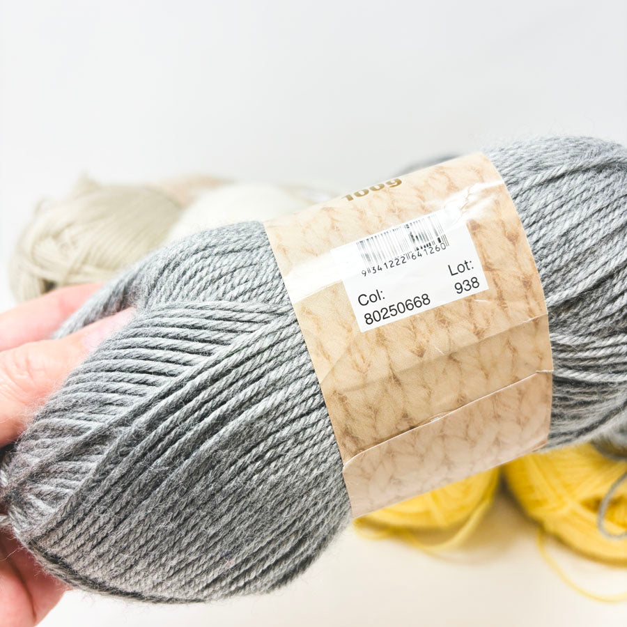 4 Seasons Marvel 8 Ply Yarn (1)